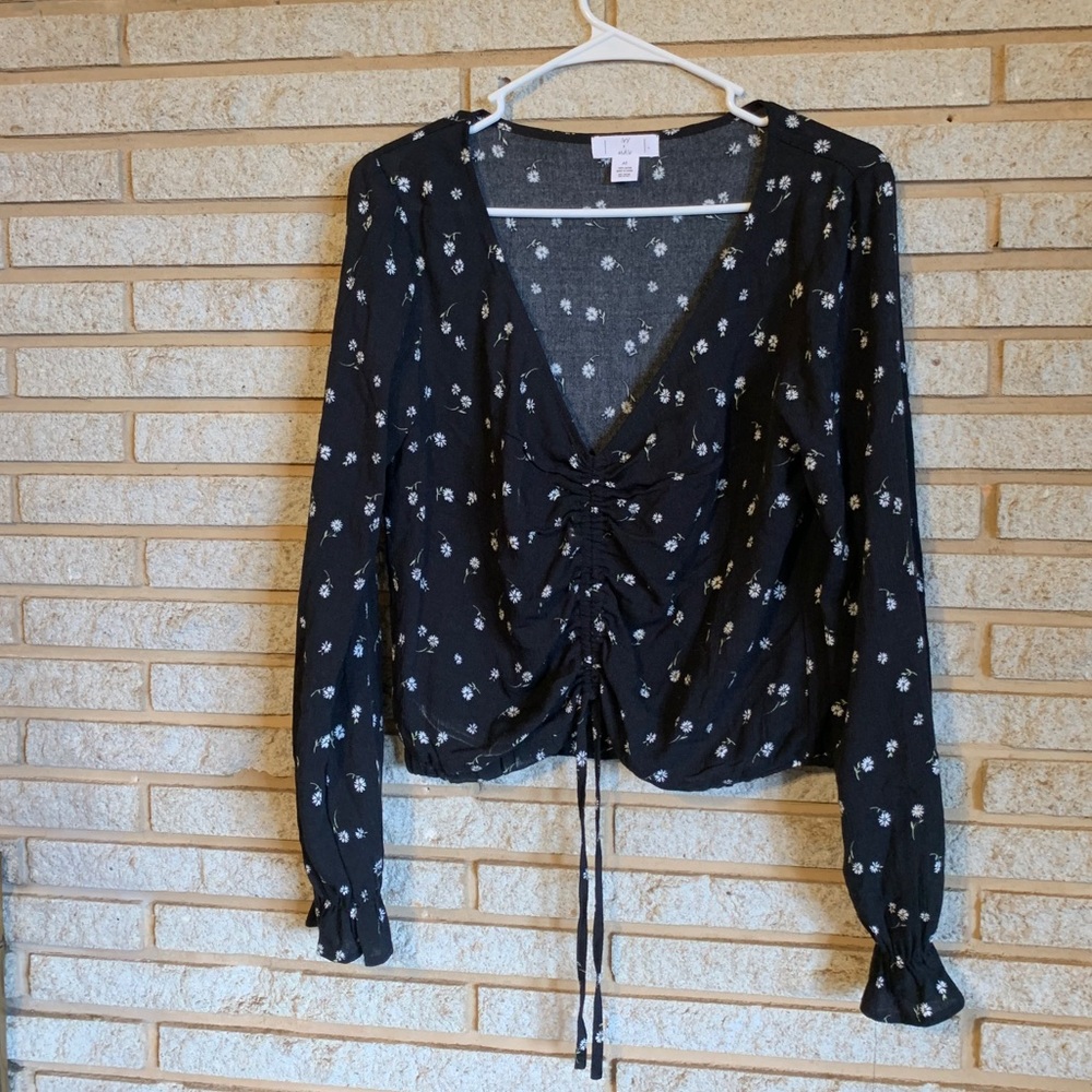 Ivy & Main, Black, floral print Blouse, size M